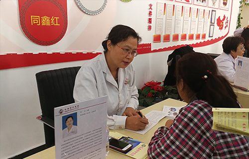 咦？“职工之家”今天为啥这么热闹！长春市中医院10个科室专家把诊室“搬”到热企