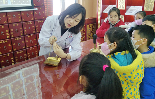 长春市中医院中小学健康教育实践基地开放1周以来，共接待9所中小学、近200名学生参观~