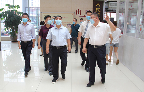 国家中医药管理局副局长闫树江一行莅临长春市中医院调研指导